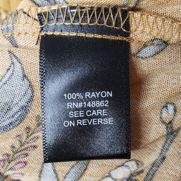 Torrid Cold Shoulder Top Floral Yellow Gauze Woven Smocked Plus 3X 22/24 NWT - Picture 10 of 14